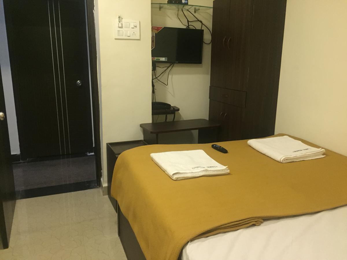 Pammal Residency Hotel Madras Buitenkant foto