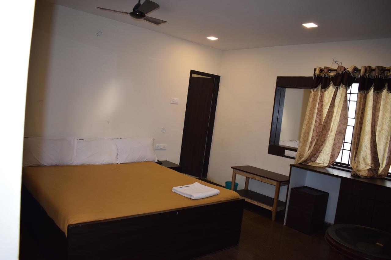 Pammal Residency Hotel Madras Buitenkant foto