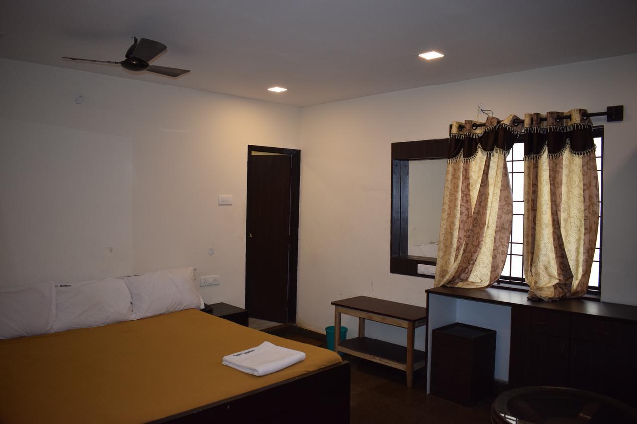 Pammal Residency Hotel Madras Buitenkant foto