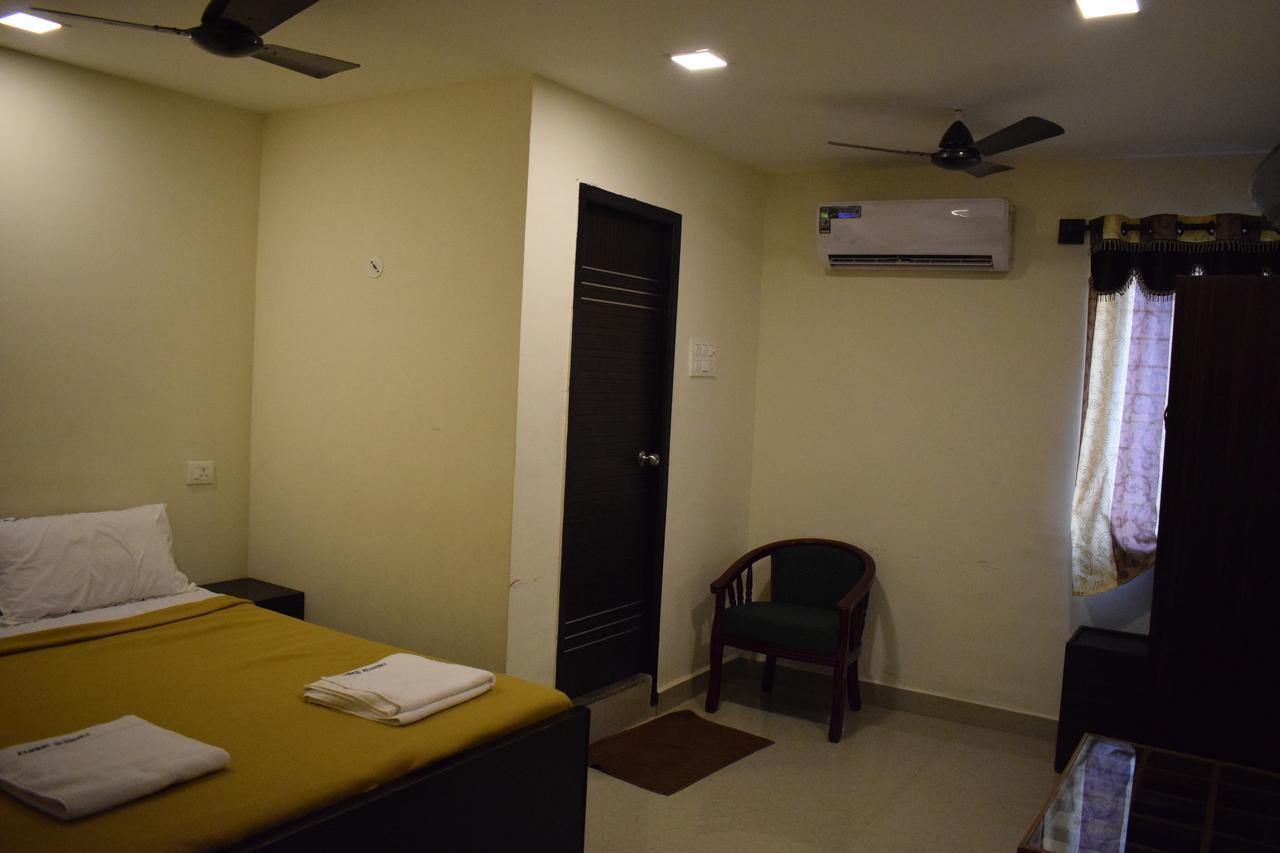 Pammal Residency Hotel Madras Buitenkant foto
